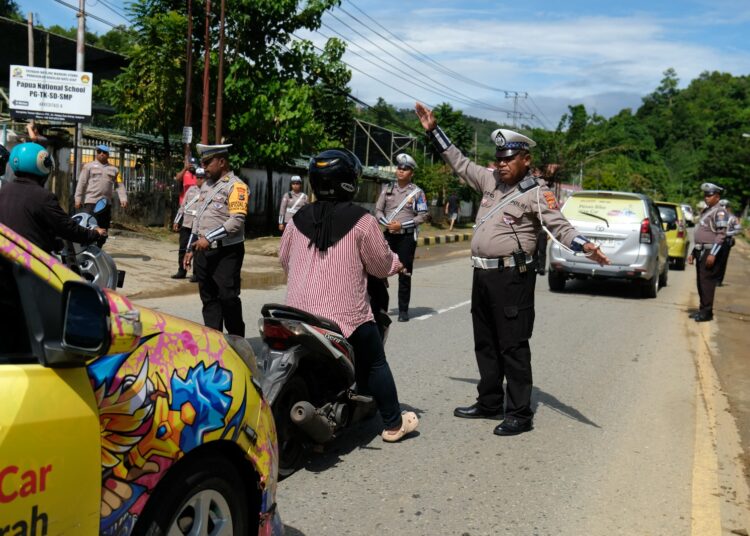 Hari Kesembilan Operasi Patuh Cartenz 2025, Polda Papua dan Polresta Jayapura Kota Gelar Razia Gabungan di Entrop