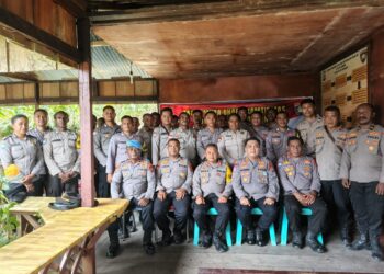 Direktur Binmas Polda Papua Barat laksanakan tatap muka dan memberikan arahan kepada Bhabinkamtibmas