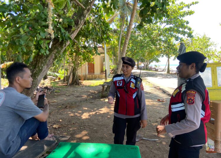 Polwan “Anggrek Hitam” Ditsamapta Polda Papua Gelar Patroli Humanis di Wilayah Kota Jayapura
