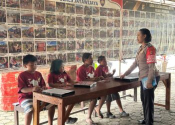 Operasi Rasaka Cartenz 2025: Subsatgas SI-IPAR Polres Jayawijaya Gelar Kegiatan Edukasi Anak di Halaman Mako Polres