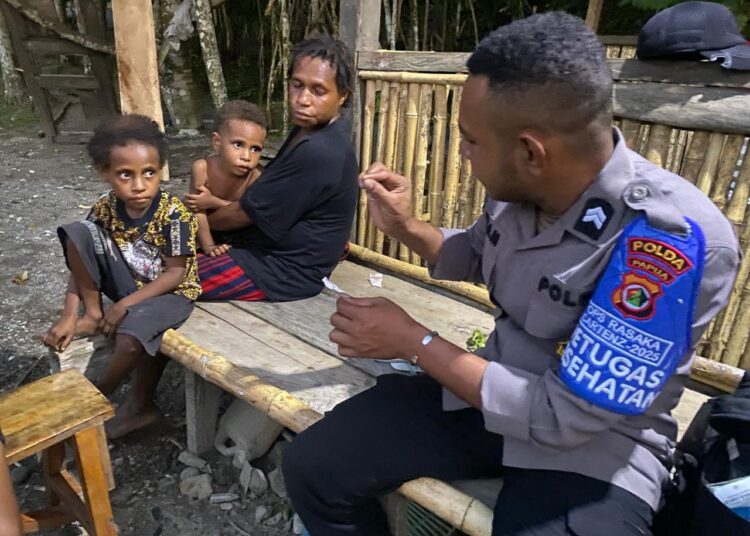 Subsatgas Keladi Sagu Berikan Pengobatan Bagi Ibu dan Balita yang Alami Sakit Batuk Pilek di kab. Yalimo