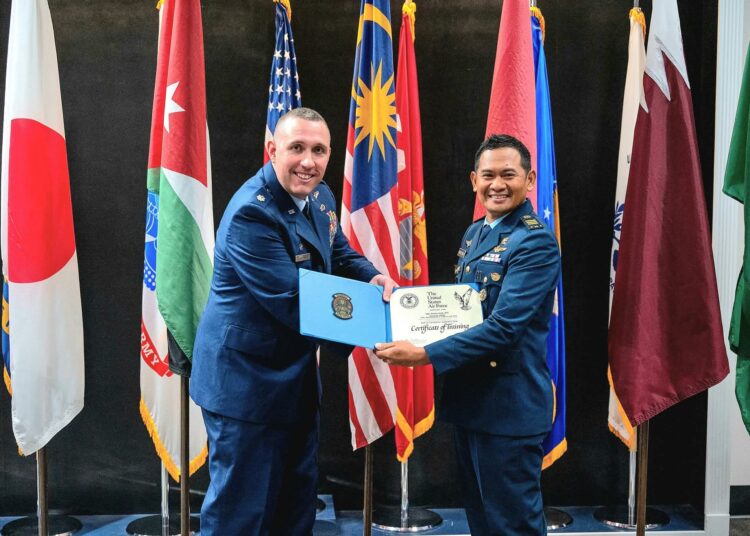 Perwira TNI AU Raih Penghargaan Internasional Wingman Award di Amerika Serikat