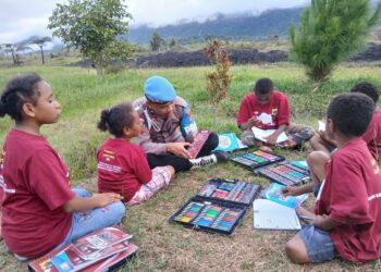 Program Si-IPAR Operasi Rasaka Cartenz 2025: Polri Hadir Mengajar Anak-anak Papua di Oksibil