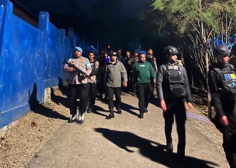 Polres Tolikara Laksanakan Patroli Malam Hari Cegah Gangguan Kamtibmas di Kota Karubaga dan Sekitarnya