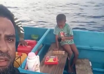 Berkat kesigapan Bhabinkamtibmas Polres Supiori, Seorang Anak Kecil yang Terbawa Arus Berhasil Diselamatkan