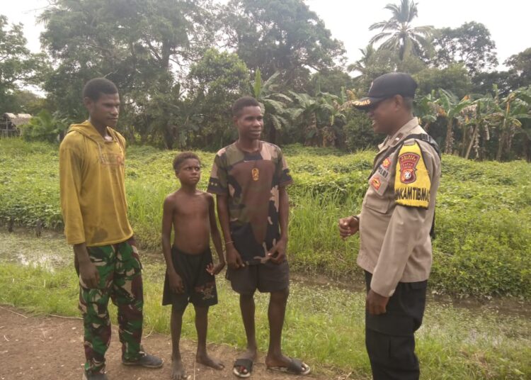 Bhabinkamtibmas Polsek Kimaam Gencar Laksanakan Program Door to Door System kepada Masyarakat