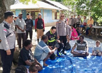 Berbagi Kasih, Kapolres Merauke Pimpin Bakti Sosial Di Kampung Sarapu