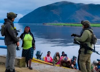 Satgas Ops Damai Cartenz lakukan patroli dialogis di Pelabuhan Aikai