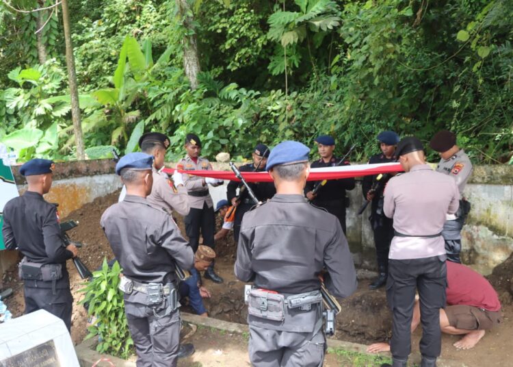 Penghormatan Terakhir untuk Ipda Ares Suranto, Perwira Polres Yapen Gugur Saat Tugas