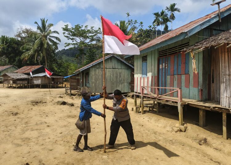Polri Hadir Gelorakan Semangat Merah Putih di Tapal Batas Negeri Keerom Menjelang Hari Kemerdekaan ke-80
