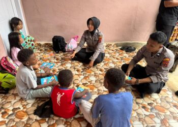 Anak Putus Sekolah di Jayapura Dapat Sentuhan Edukasi Hangat dari Subsatgas Si Ipar Operasi Rasaka Cartenz