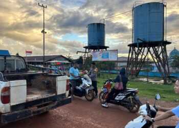Polsek Jair Bagikan 100 Bendera Merah Putih Untuk Tumbuhkan Semangat Nasionalisme Masyarakat