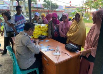 Warga Koya Barat Nikmati Beras Murah dari Program GPM Polda Papua