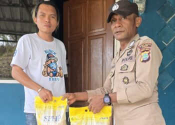 Polsek Fakfak Gelar Gerakan Pangan Murah Beras Sphp Untuk Warga