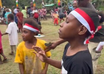 Bangun Semangat Nasionalisme, Bhabinkamtibmas Merauke Gelar Lomba Tradisional Bersama Masyarakat Kamundu