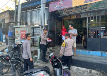 Tingkatkan Nasionalisme, Polsek KPL Jayapura Bagikan Bendera Merah Putih Jelang HUT RI ke-80