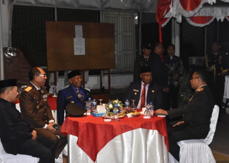 Polda Papua Barat Ikuti Upacara Taptu dan Pawai Obor Peringatan HUT ke-80 Kemerdekaan RI