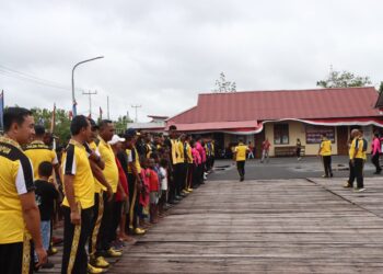 Kapolres Asmat Polda Papua Laksanakan Jalan Santai Bersama Puluhan Masyarakat Asmat