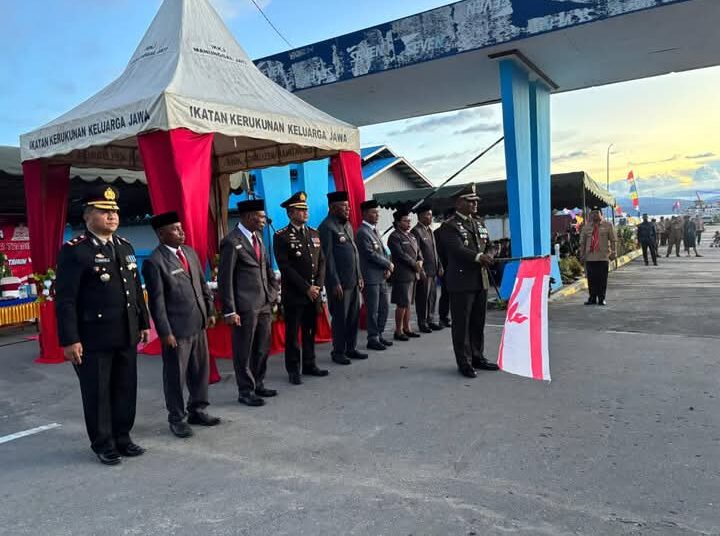 Pawai Obor Meriahkan Taptu HUT ke-80 RI di Teluk Wondama