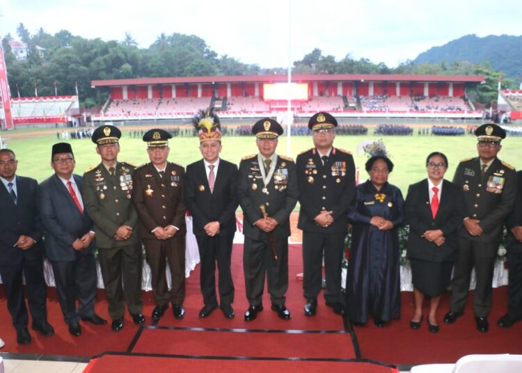 Semarak HUT ke-80 RI, Wakapolda Papua Bersama Forkopimda Ikuti Upacara Penurunan Bendera