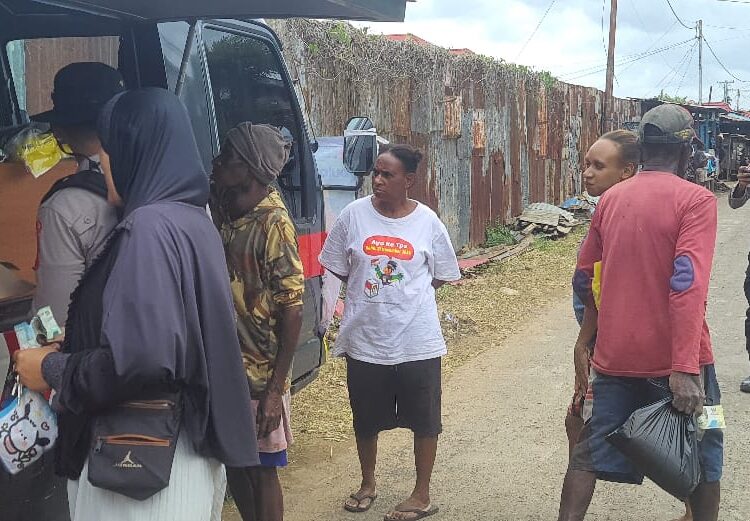 Hari Ke-6 Operasi GPM, Polres Merauke Salurkan Bahan Pangan Murah Kepada 105 Kepala Keluarga