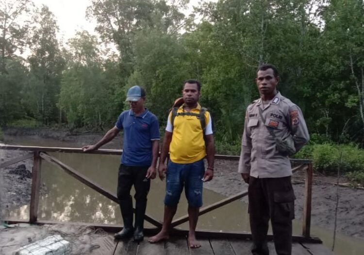 Ciptakan Sitkamtibmas Kondusif, Polsek Masirei Gelar Patroli Sambang dan Dialog