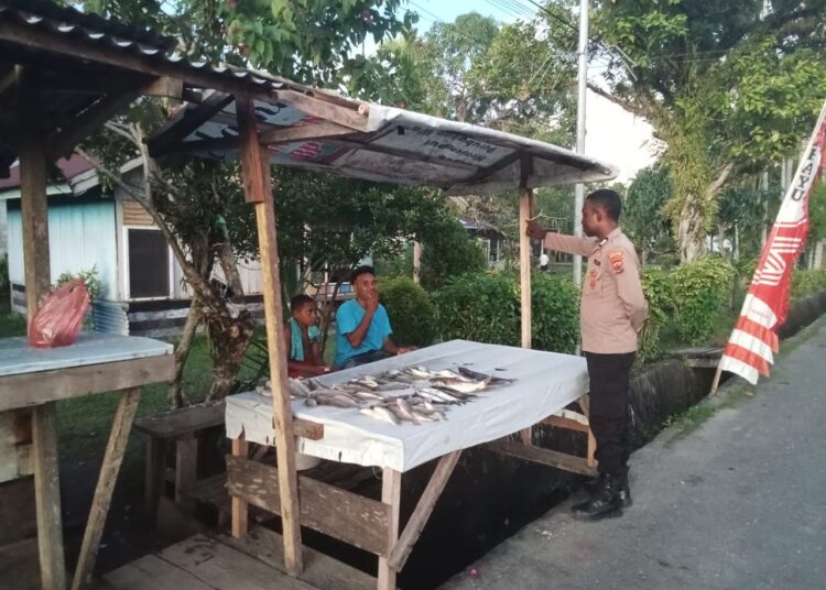 Sambangi Warga Sekitar, Polsubsektor Urfas Komitmen Jaga Kemitraan dan Kamtibmas