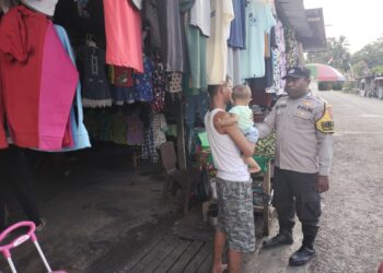 Melalui Door to Door System, Bhabinkamtibmas Kampung Uri Ajak Warga Binaan Jaga Sitkamtibmas