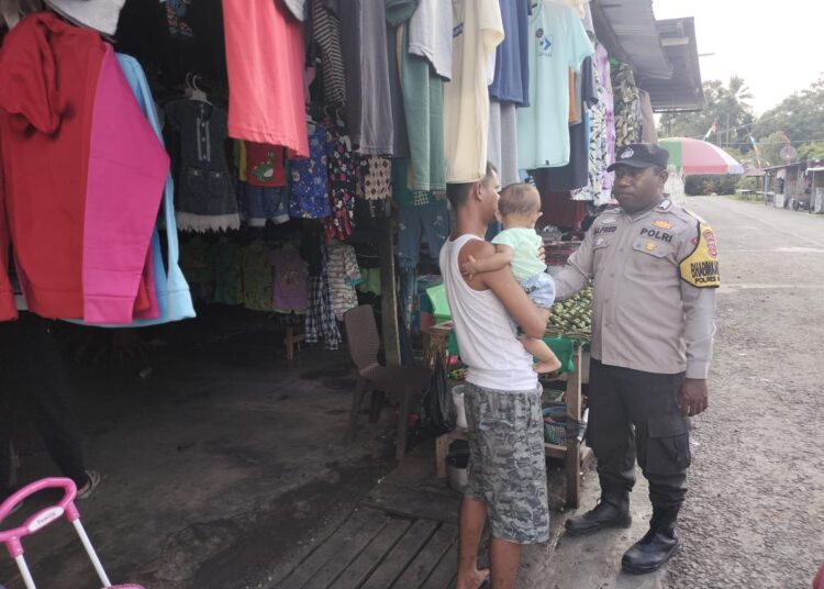 Melalui Door to Door System, Bhabinkamtibmas Kampung Uri Ajak Warga Binaan Jaga Sitkamtibmas