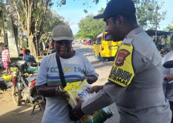 Hari ke-12 Operasi Gerakan Pangan Murah, Polres Merauke Salurkan Ratusan Kilogram Beras dan Minyak Goreng