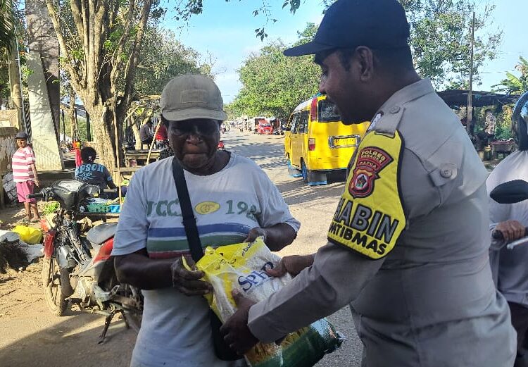 Hari ke-12 Operasi Gerakan Pangan Murah, Polres Merauke Salurkan Ratusan Kilogram Beras dan Minyak Goreng