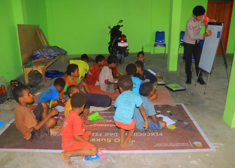 Sentuhan Edukasi Satgas Si-Ipar: Belajar Bersama Anak-anak di Papua Pegunungan