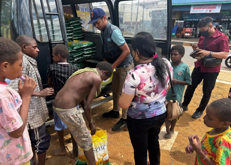 Sat Reskrim Polres Merauke Gelar Gerakan Pangan Murah, Salurkan 2 Ton Beras SPHP untuk Masyarakat