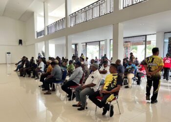 Polres Teluk Bintuni Fasilitasi Penyelesaian Adat Kasus Pemukulan Pencaker OAP 7 Suku