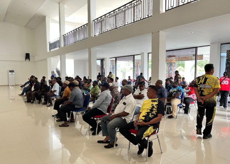 Polres Teluk Bintuni Fasilitasi Penyelesaian Adat Kasus Pemukulan Pencaker OAP 7 Suku