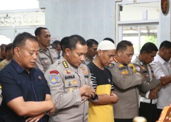 Polda Papua Gelar Shalat Ghaib untuk Korban Aksi Unjuk Rasa di Jakarta