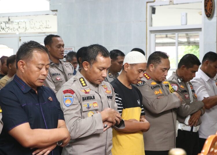Polda Papua Gelar Shalat Ghaib untuk Korban Aksi Unjuk Rasa di Jakarta