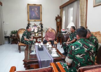 Anjangsana TNI ke Jenderal TNI (Purn) Try Sutrisno: Kita Tidak Boleh Melupakan Persatuan