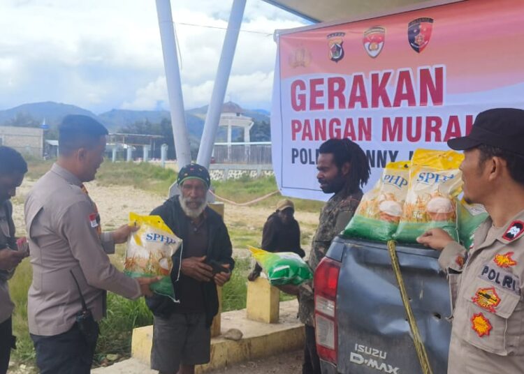 Polres Lanny Jaya Gelar Gerakan Pangan Murah Tahap VI, Sediakan 1 Ton Beras untuk Warga Tiom