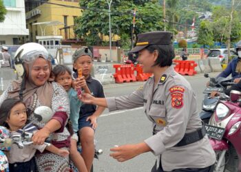 Polres Merauke Salurkan 1,7 Ton Beras Murah, Kapolres AKBP Leonardo Yoga : Warga Harus Terbantu