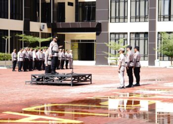 Kapolda Papua Pimpin Apel Pagi, Tekankan Disiplin, Kebersihan, dan Kesiapsiagaan Personel