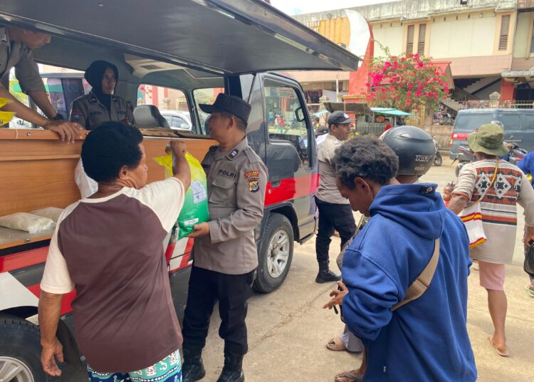Polres Merauke Gelar Operasi Gerakan Pangan Murah di beberapa titik di hari yang ke – 21