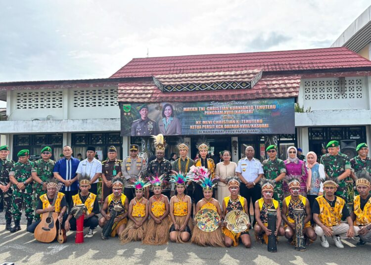 Kapolda Papua Barat Hadiri Penyambutan Pangdam XVIII/Kasuari