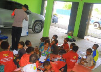 Subsatgas Si-Ipar Operasi Rasaka Cartenz 2025, ajarkan anak-anak SD di Kabupaten Yalimo, Belajar Berhitung, Bersama