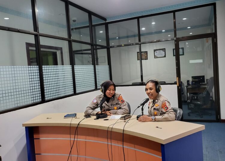 Sinergi Ditlantas Polda Papua dengan RRI Pro 1 Jayapura, Patroli Udara Sampaikan Informasi Lalu Lintas Terkini