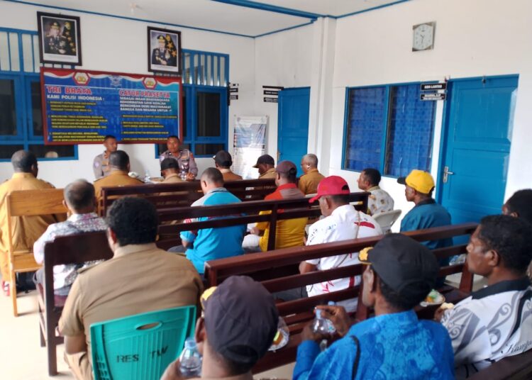 Kasat Lantas Polres Teluk Wondama Gandeng Kepala Kampung dan Komunitas Ojek Sosialisasikan Tertib Berlalu Lintas