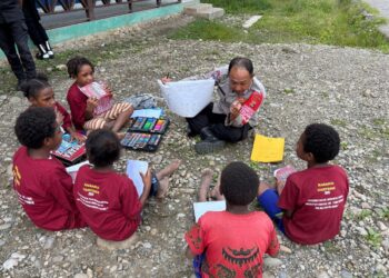 Si-IPAR Operasi Rasaka Cartenz 2025, Polres Pegunungan Bintang Hadir Mengajar Anak-Anak di Oksibil
