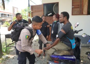 Subsatgas Keladi Sagu Gelar Pemeriksaan Kesehatan Gratis di Pertigaan Lampu Merah Bandara Sentani