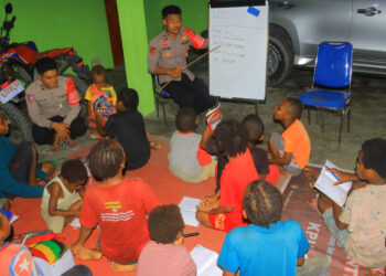 “Satgas Si-Ipar Hidupkan Semangat Literasi Anak Papua Lewat Kelas Ceria di Yalimo”