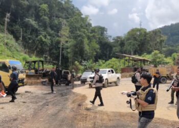 Polres Yalimo dan Brimob BKO Papua Lakukan Pembukaan Palang Jalan, Tegaskan Komitmen Pulihkan Keamanan